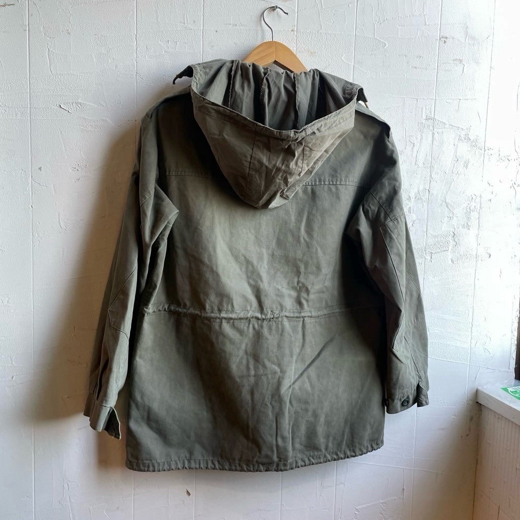 【古着】スイス軍 フィールドジャケット カーキ パーカー ミリタリー ユーロ古着