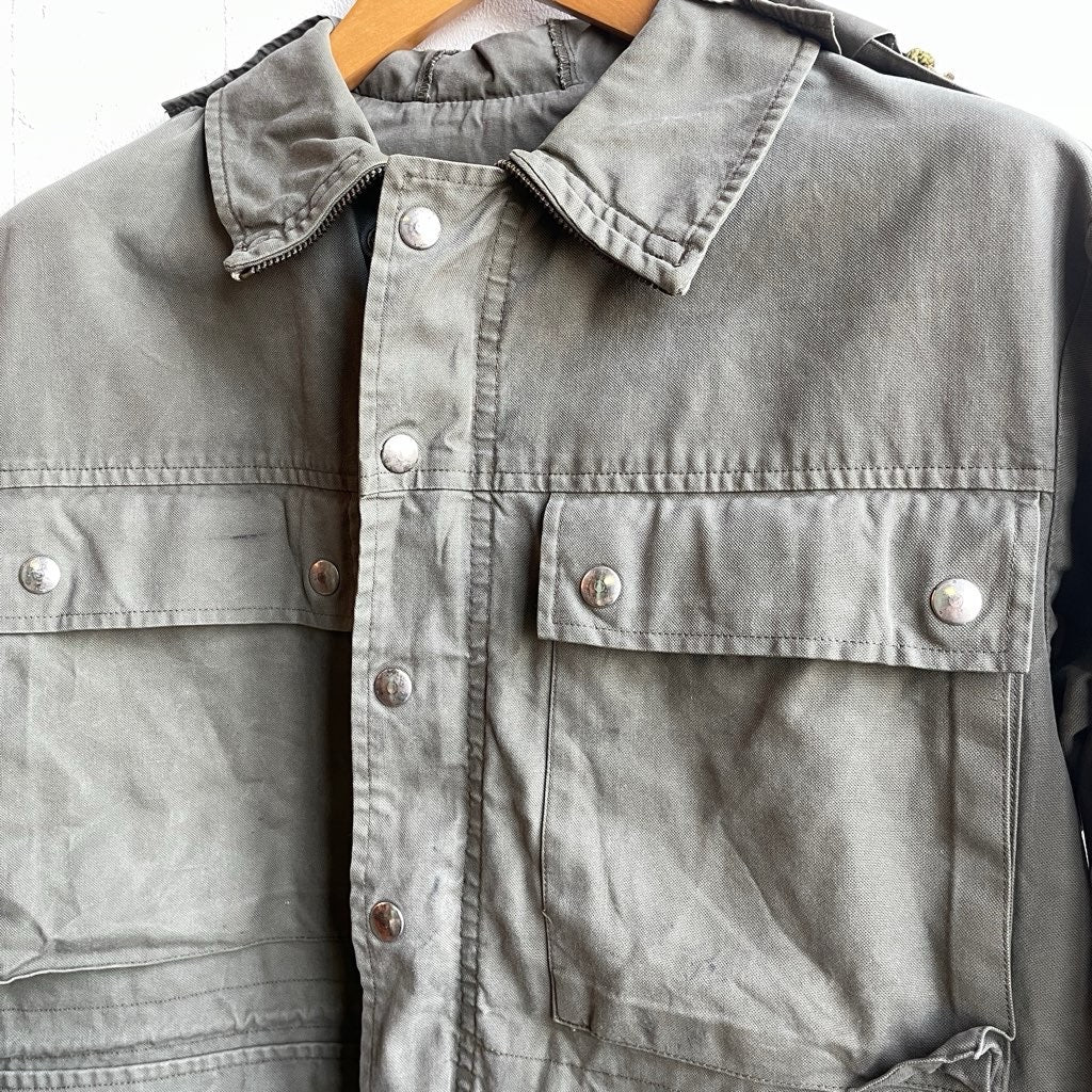 【古着】スイス軍 フィールドジャケット カーキ パーカー ミリタリー ユーロ古着