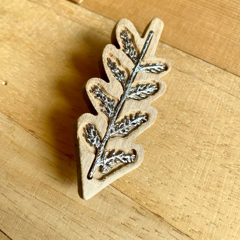 ミナペルホネン / mina perhonen ブローチ もみの木 木製 真鍮