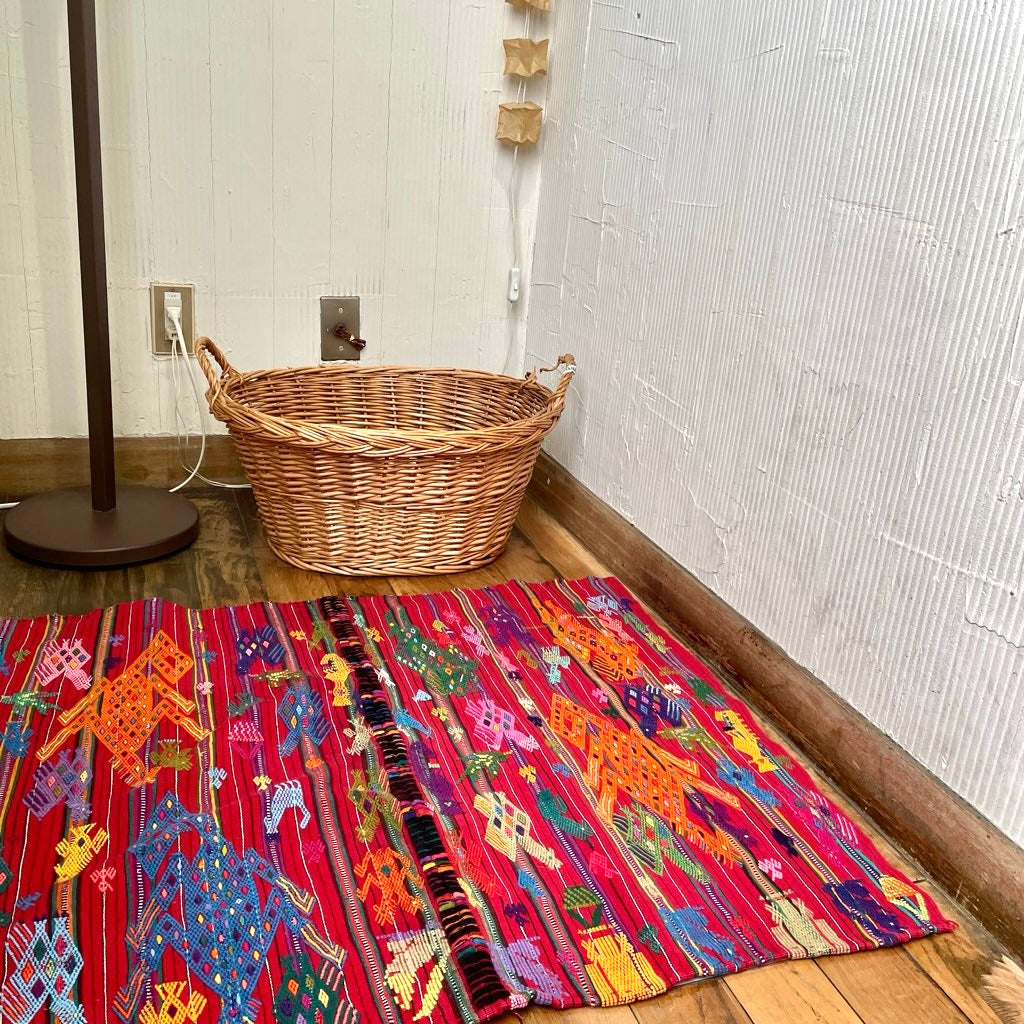 グアテマラ ヴィンテージ布 手織り 刺繍織物ラグ タペストリー
