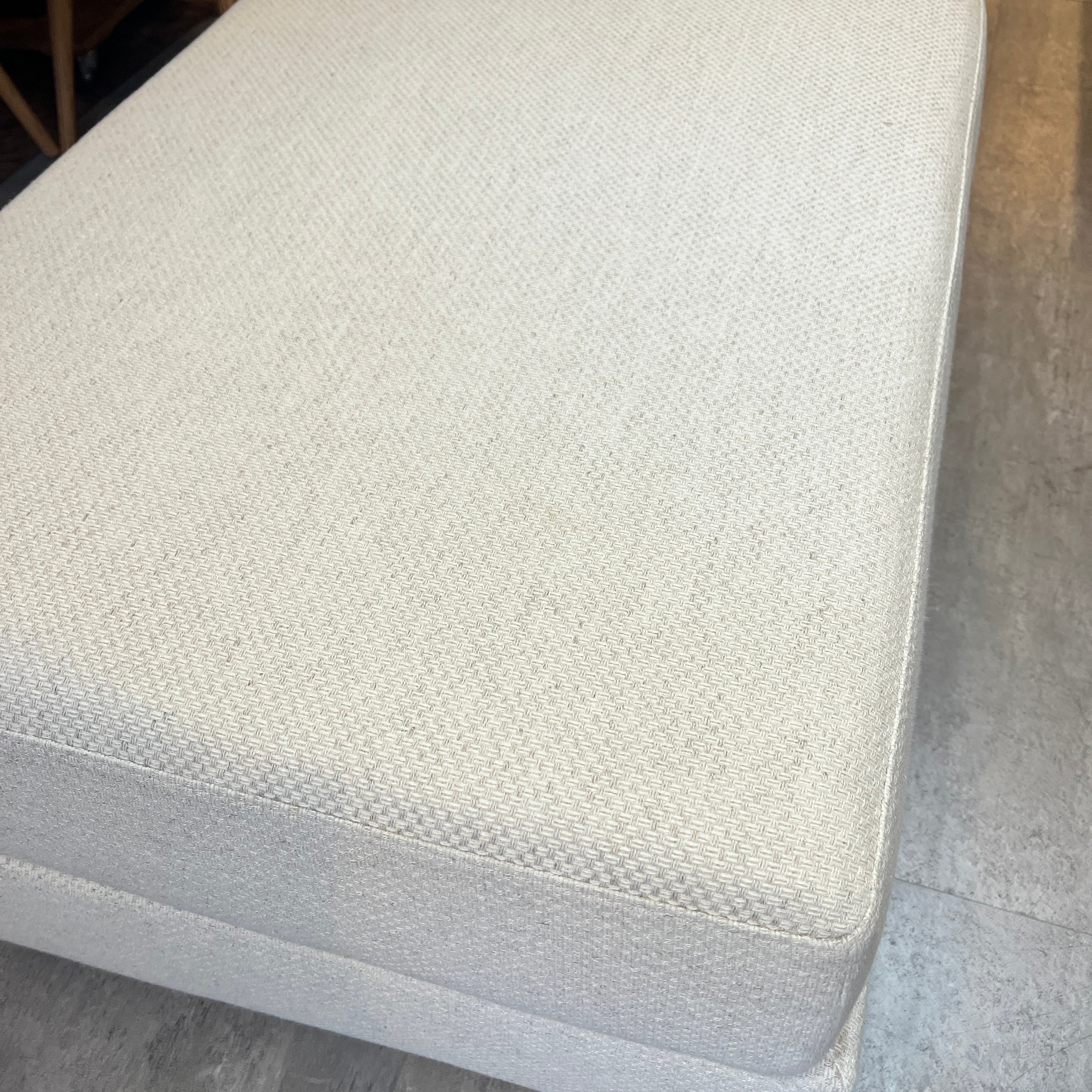 フクラ / HUKLA レガト / REGATO オットマン スツール ホワイト