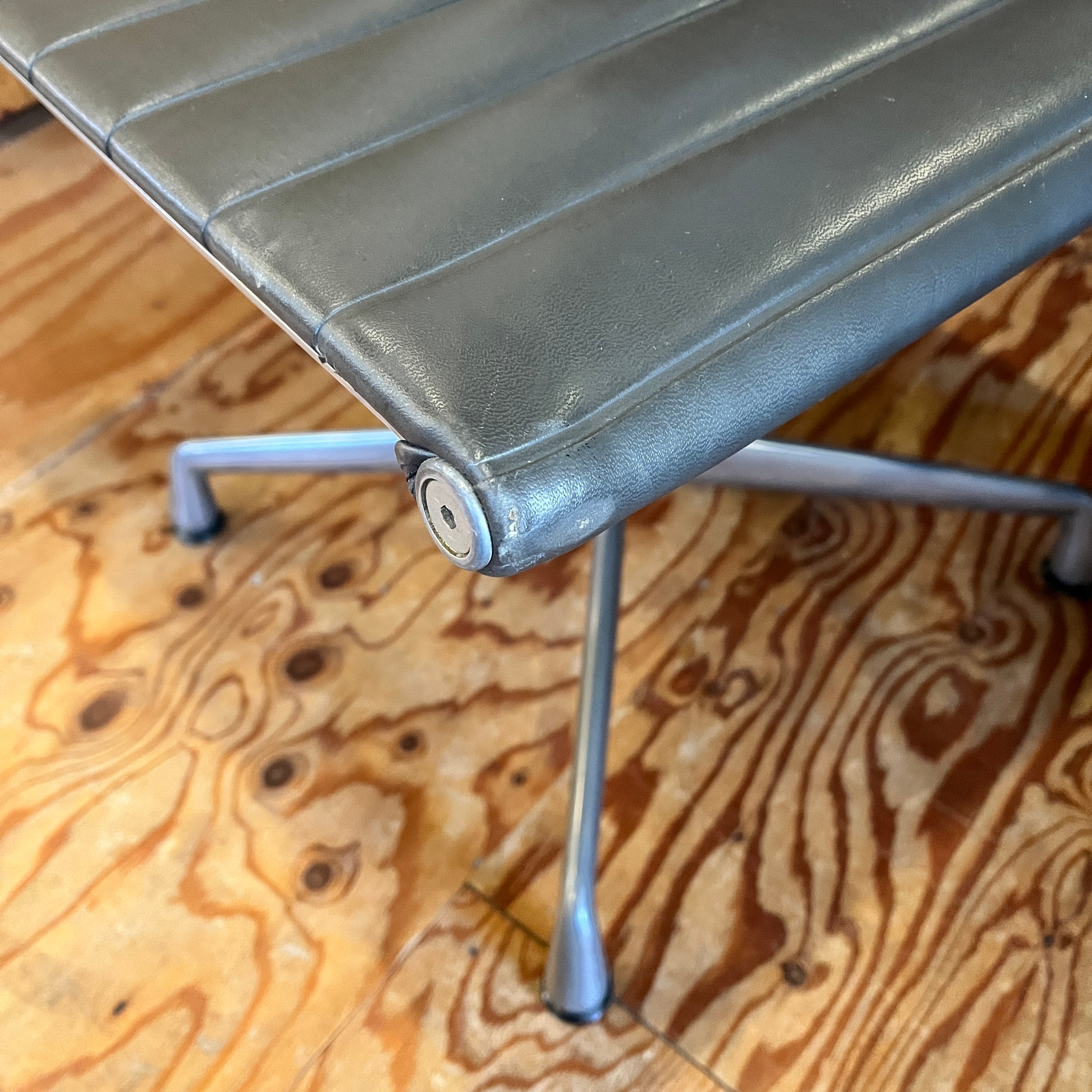ハーマンミラー / Herman Miller アルミナムグループ ラウンジチェア&オットマン ブラック ヴィンテージ