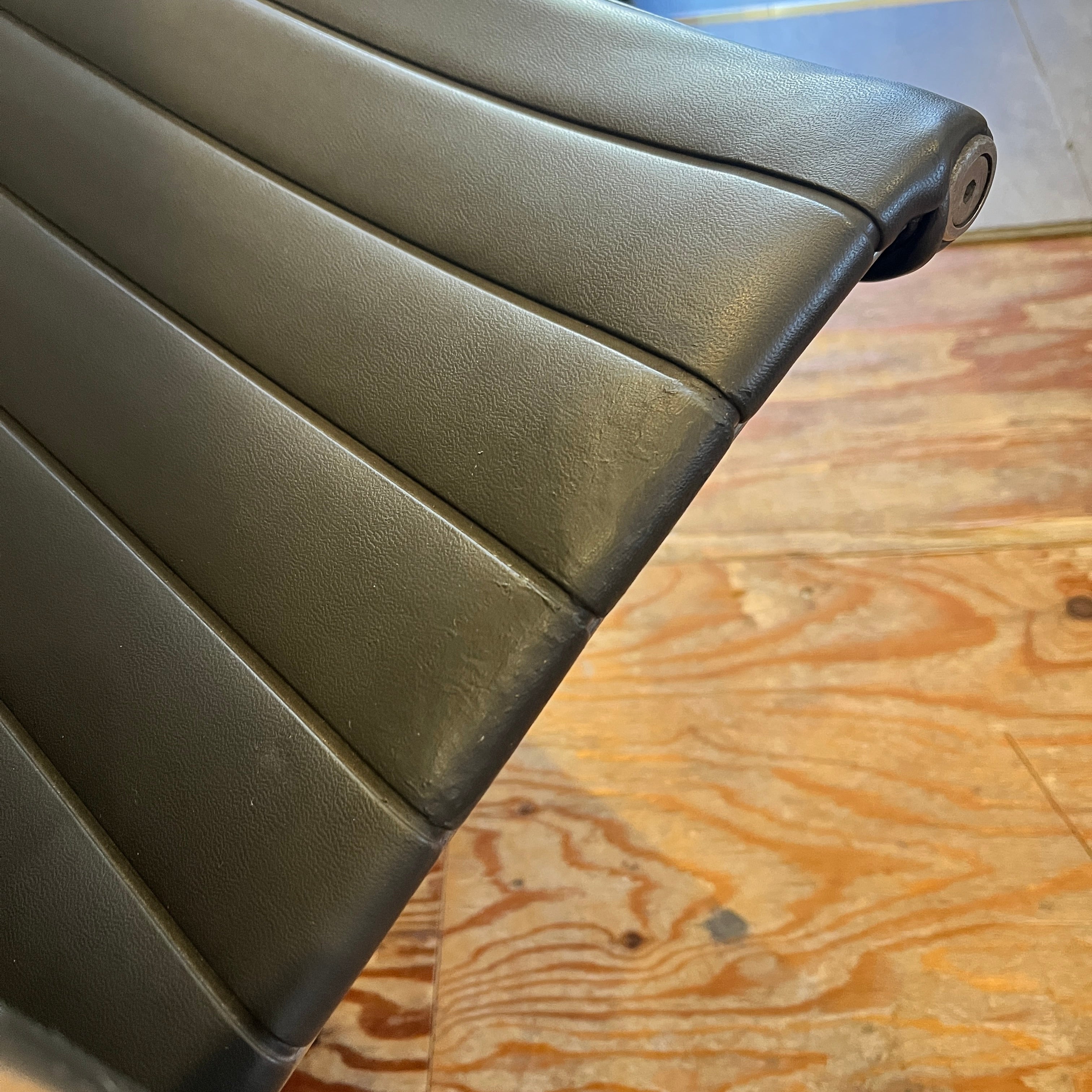 ハーマンミラー / Herman Miller アルミナムグループ ラウンジチェア&オットマン ブラック ヴィンテージ