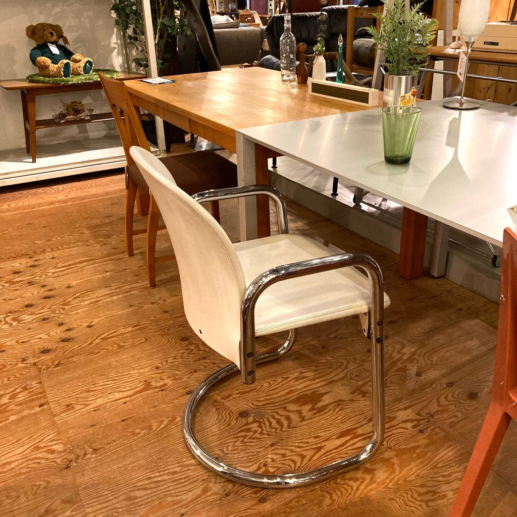 ビー&ビー イタリア / B&B Italia ディアロゴ / Dialogo アームチェア アフラ&トビア・スカルパ ホワイト 中古