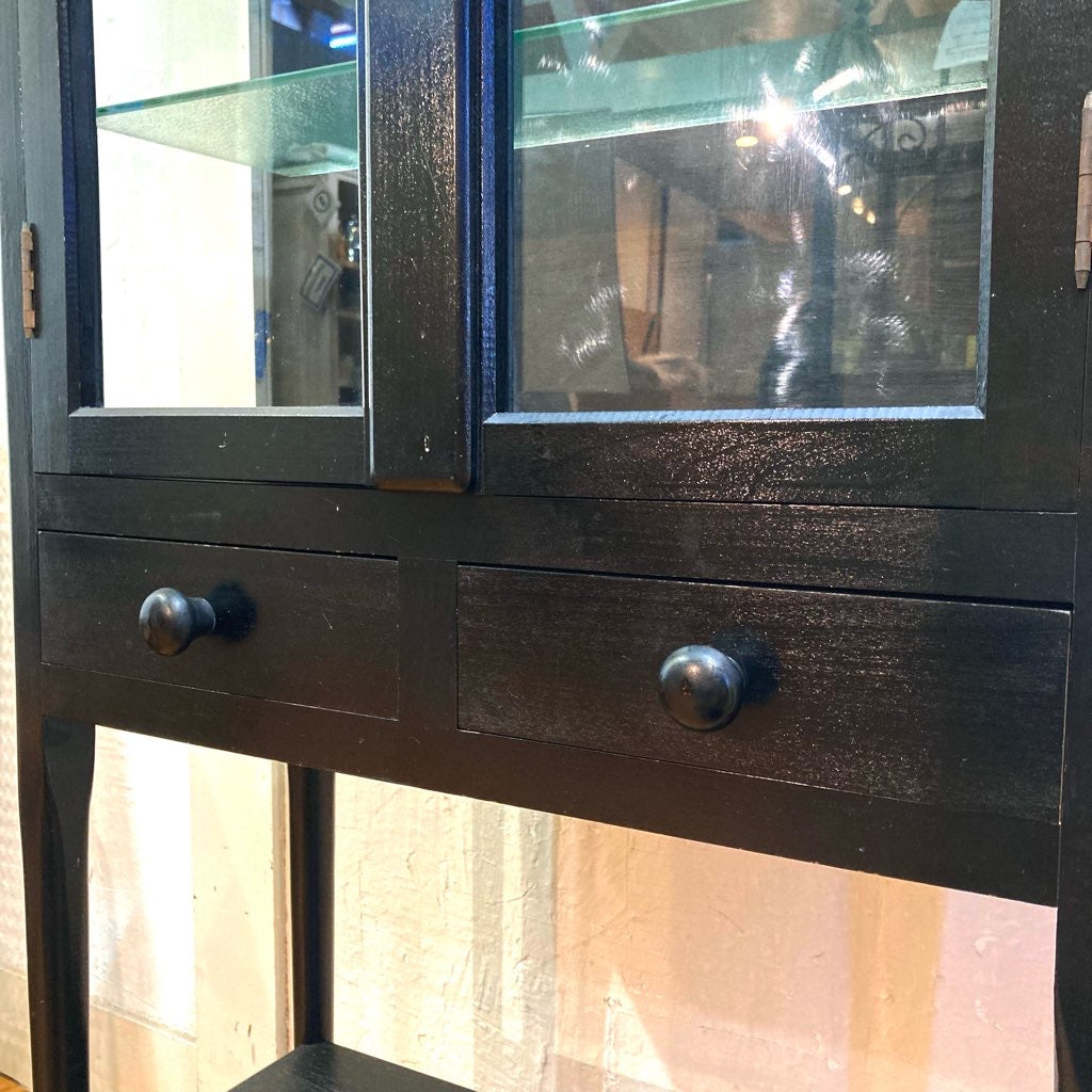 黒ペイントの古い医療棚 ケビント 飾り棚 レトロ アンティーク