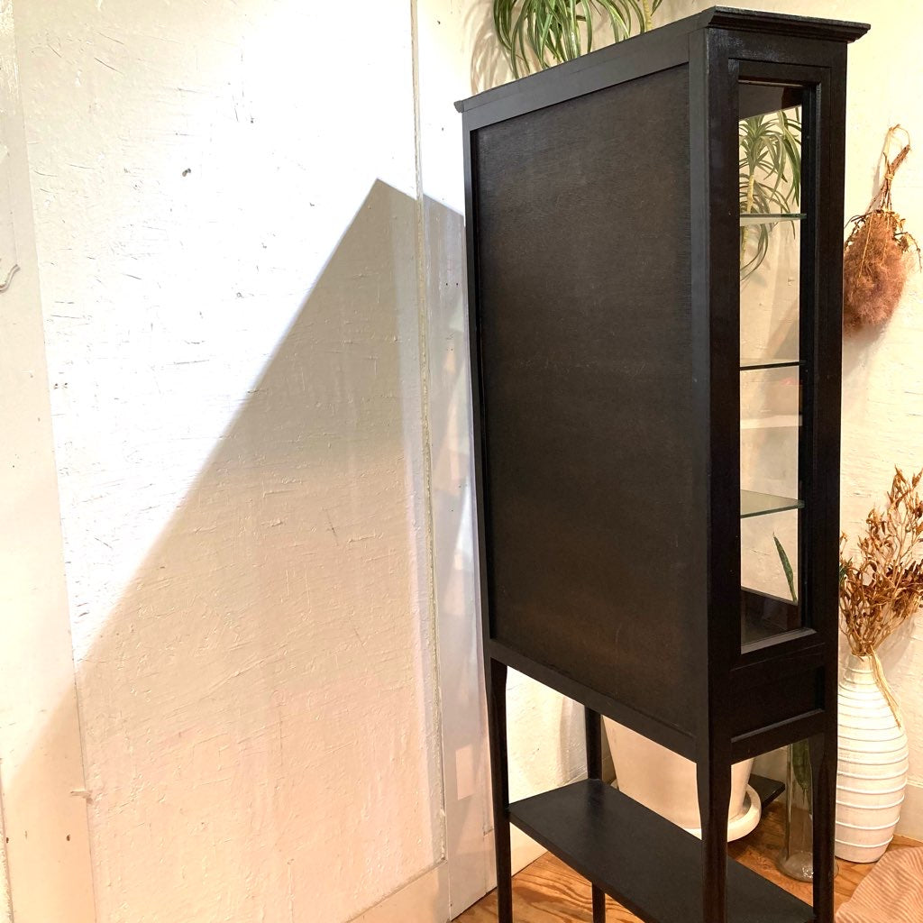 黒ペイントの古い医療棚 ケビント 飾り棚 レトロ アンティーク