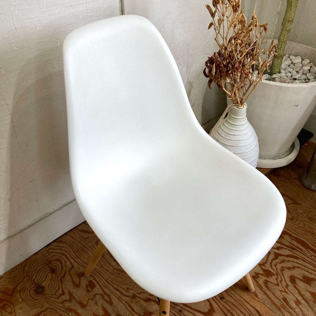 ハーマンミラー / Herman Miller サイドシェルチェア ホワイト ドゥエルレッグ チャールズ&レイ・イームズ 中古<i>動画</i>