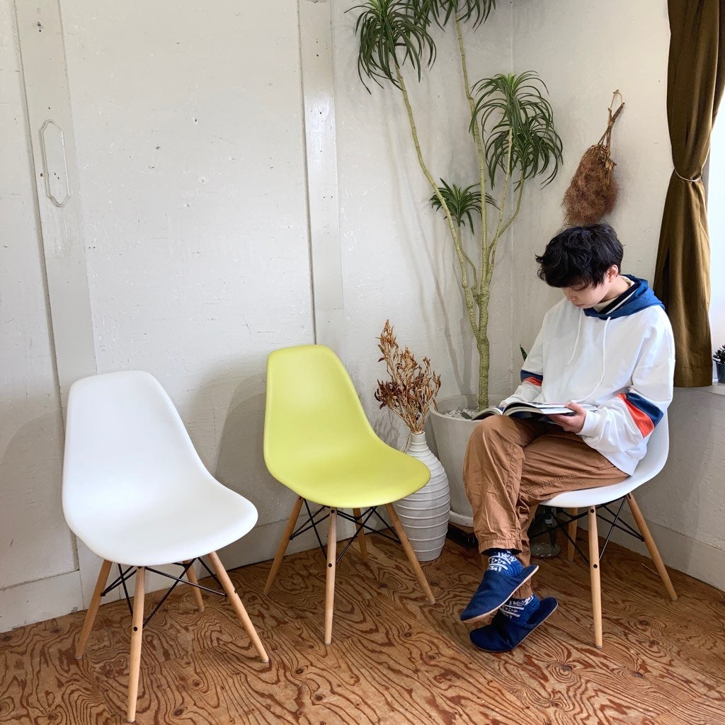 ハーマンミラー / Herman Miller サイドシェルチェア ホワイト ドゥエルレッグ チャールズ&レイ・イームズ 中古<i>動画</i>