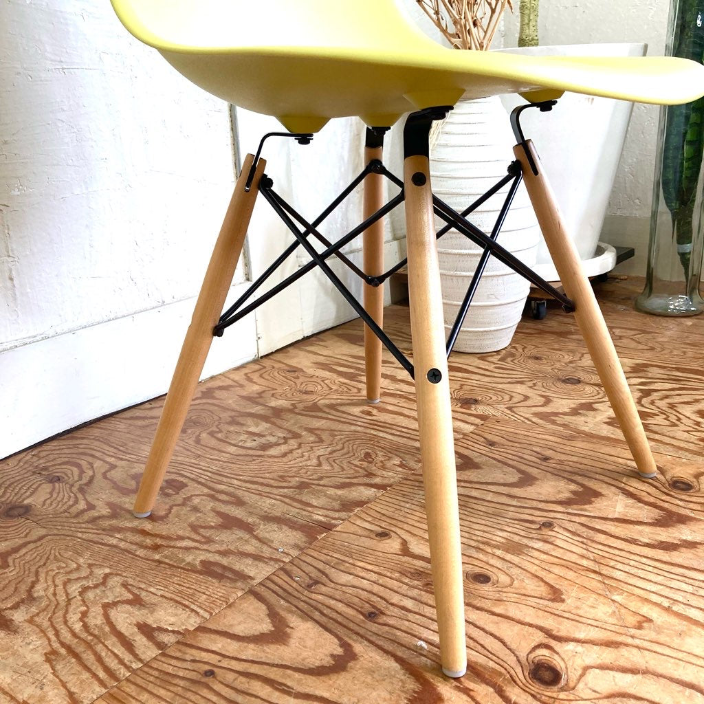 ハーマンミラー / Herman Miller サイドシェルチェア ライムグリーン ドゥエルレッグ チャールズ&レイ・イームズ 中古