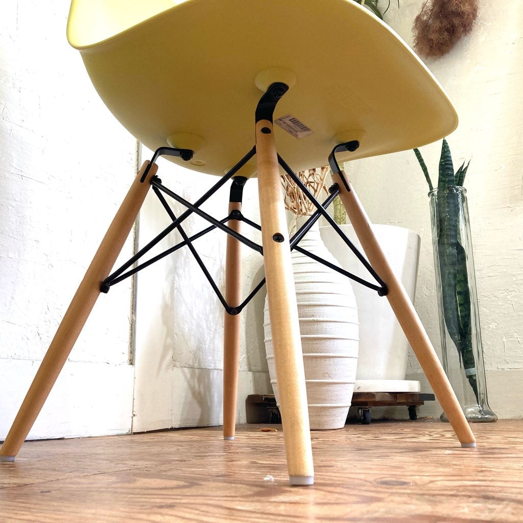 ハーマンミラー / Herman Miller サイドシェルチェア ライムグリーン ドゥエルレッグ チャールズ&レイ・イームズ 中古