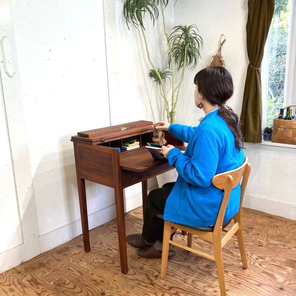 ライティングデスク 小ぶりな書斎デスク 引出し付き ヴィンテージ