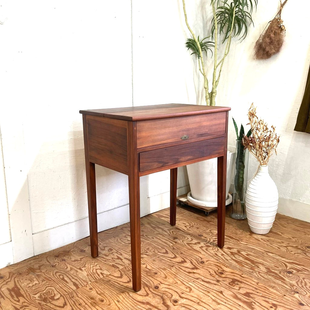 ライティングデスク 小ぶりな書斎デスク 引出し付き ヴィンテージ