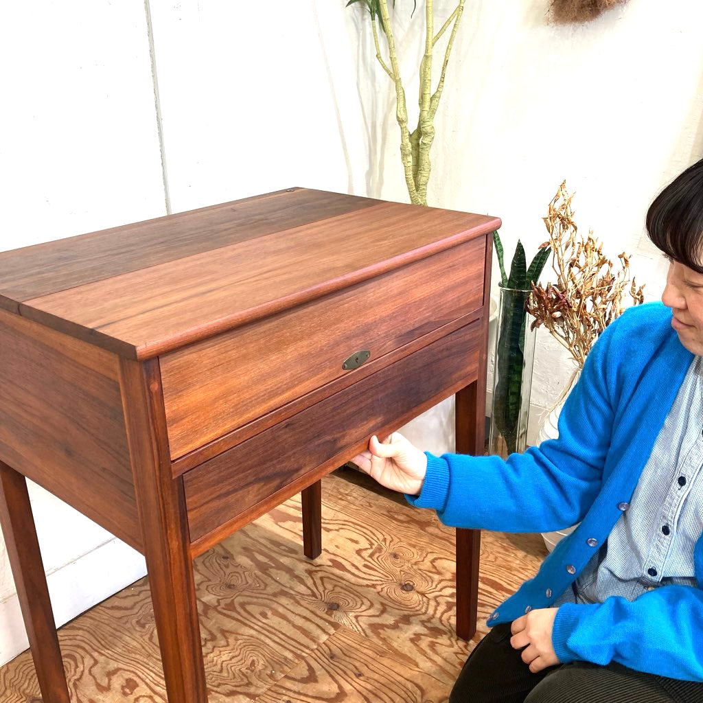 ライティングデスク 小ぶりな書斎デスク 引出し付き ヴィンテージ