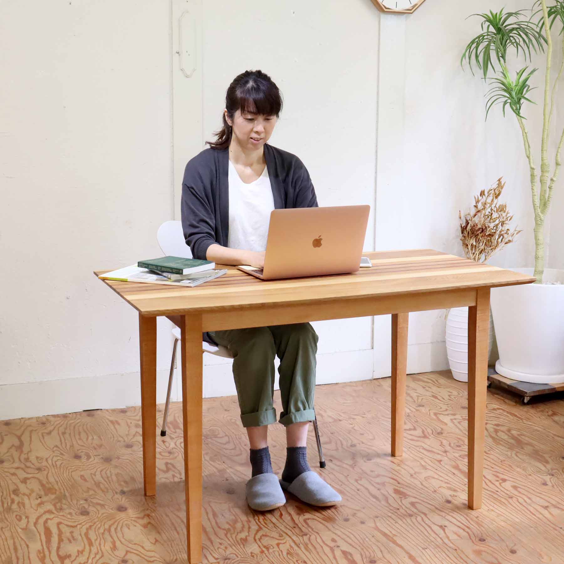 ソリッドダイニングテーブル