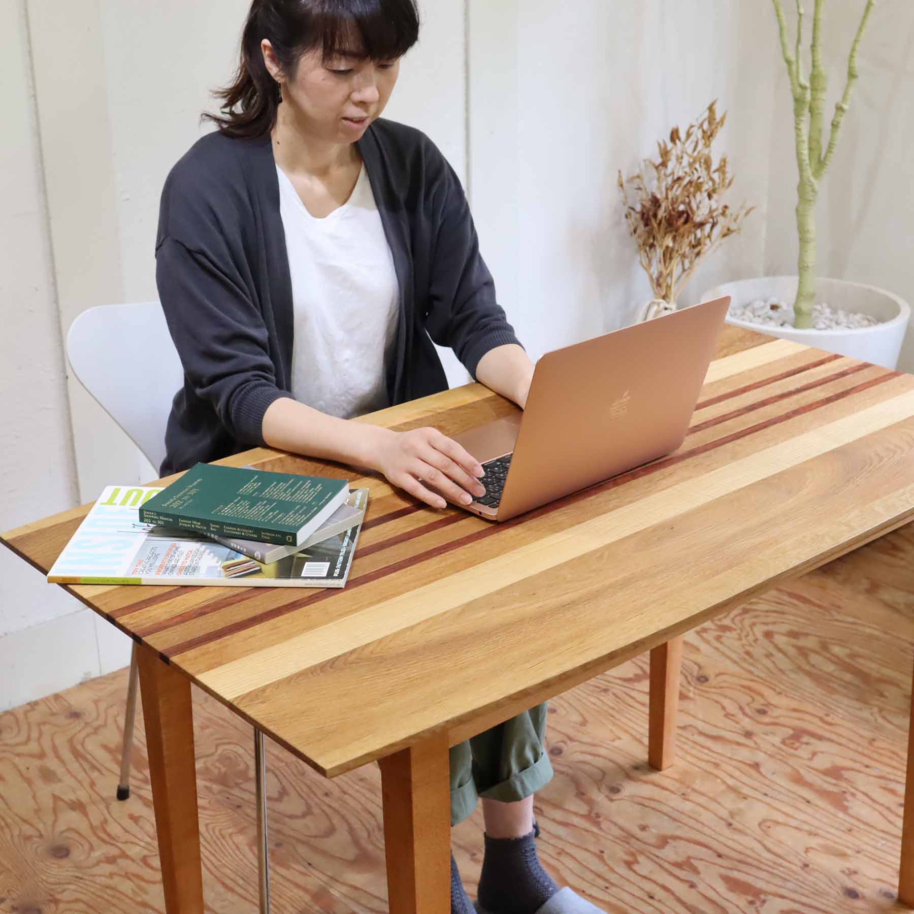 ソリッドダイニングテーブル