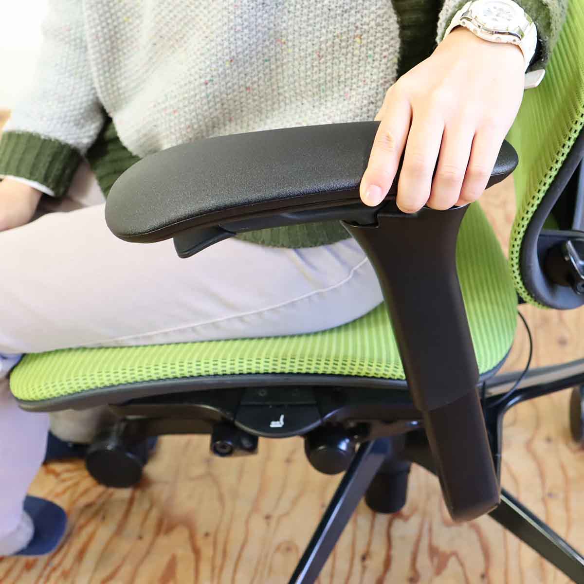 オカムラ コンテッサ / Contessa CM51BB FBH6 オフィスチェア ヘッドレスト 中古