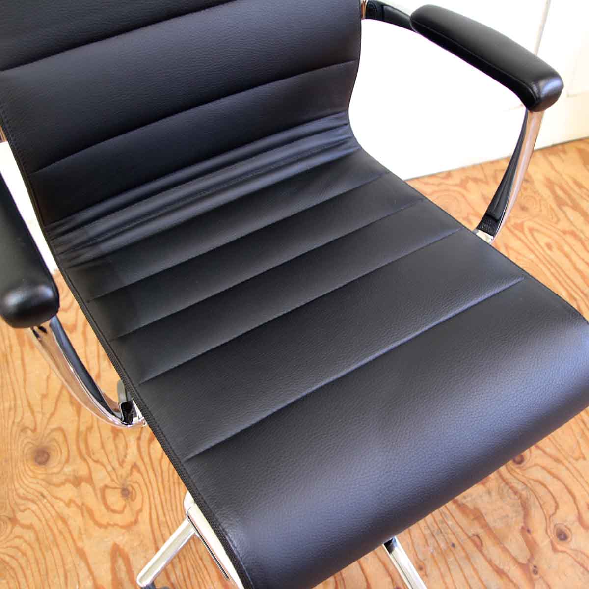 カッシーナ・イクスシー / Cassina ixc. ローリングフレームプラス ティルト キャスタースウィベルアームチェア アルベルト・メダ 中古
