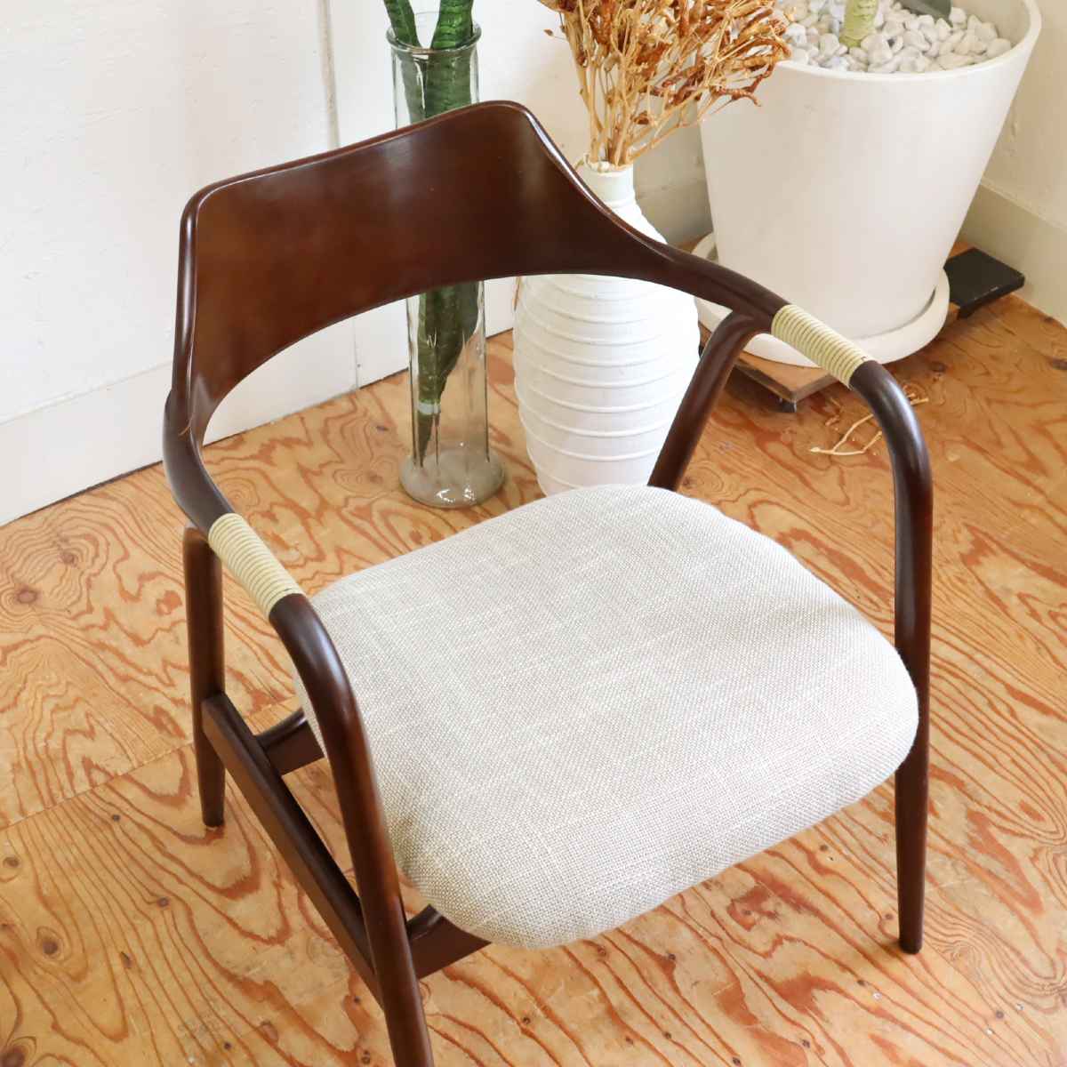 飛騨産業 アイガー / EIGER チェア アームチェア オフホワイト【1】キツツキ ヴィンテージ