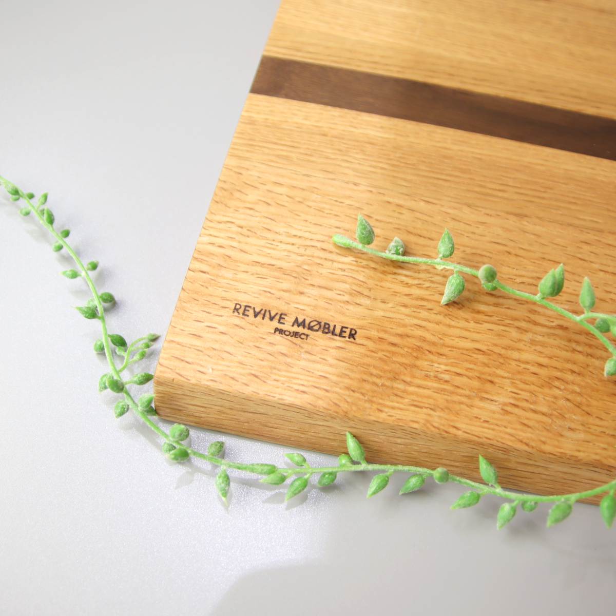 【テーブル10%OFF10/31迄!】リバイブモブラープロジェクト 不要になった古い家具の木材から作ったコーヒーテーブル サイドテーブル M 【11】総無垢材 オーク ウォールナット 地球にいちばんやさしい家具 SDGs<i>動画あり</i>