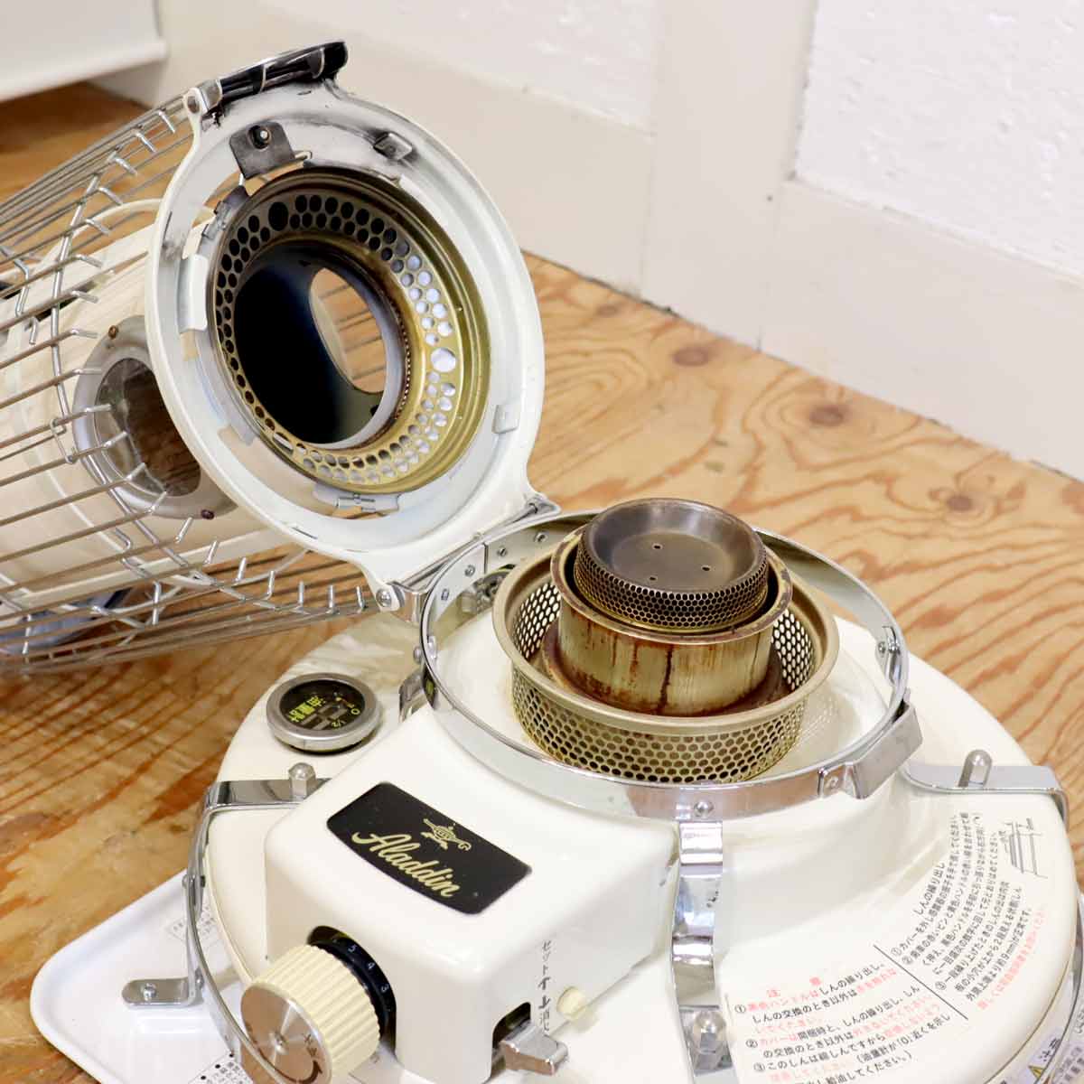 アラジン / Aladdin ブルーフレームヒーター 【2】 石油ストーブ シリーズ39型 ホワイト 中古