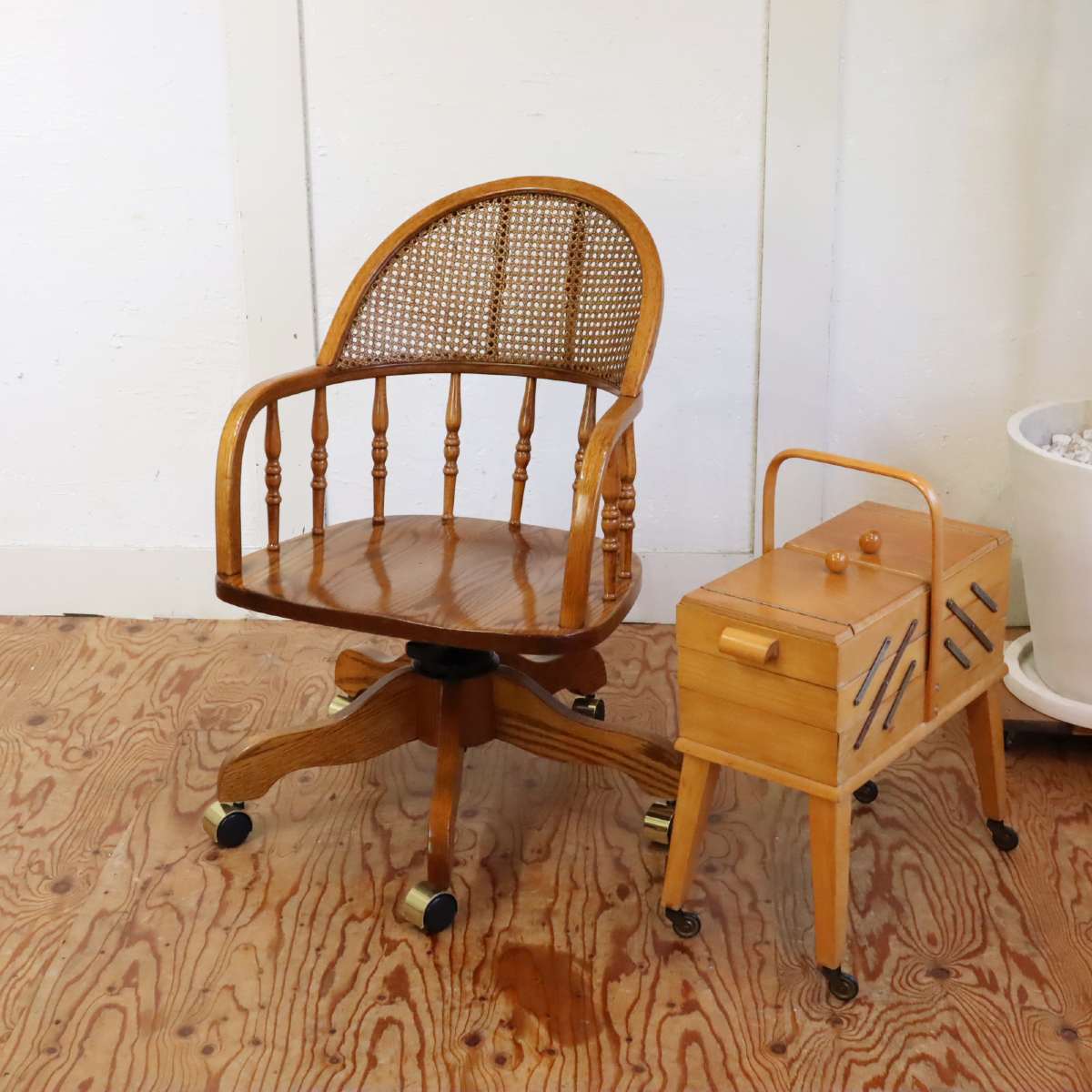 シンリ― / Shin-Lee デスクチェア アームチェア IDC大塚家具取り扱い 中古