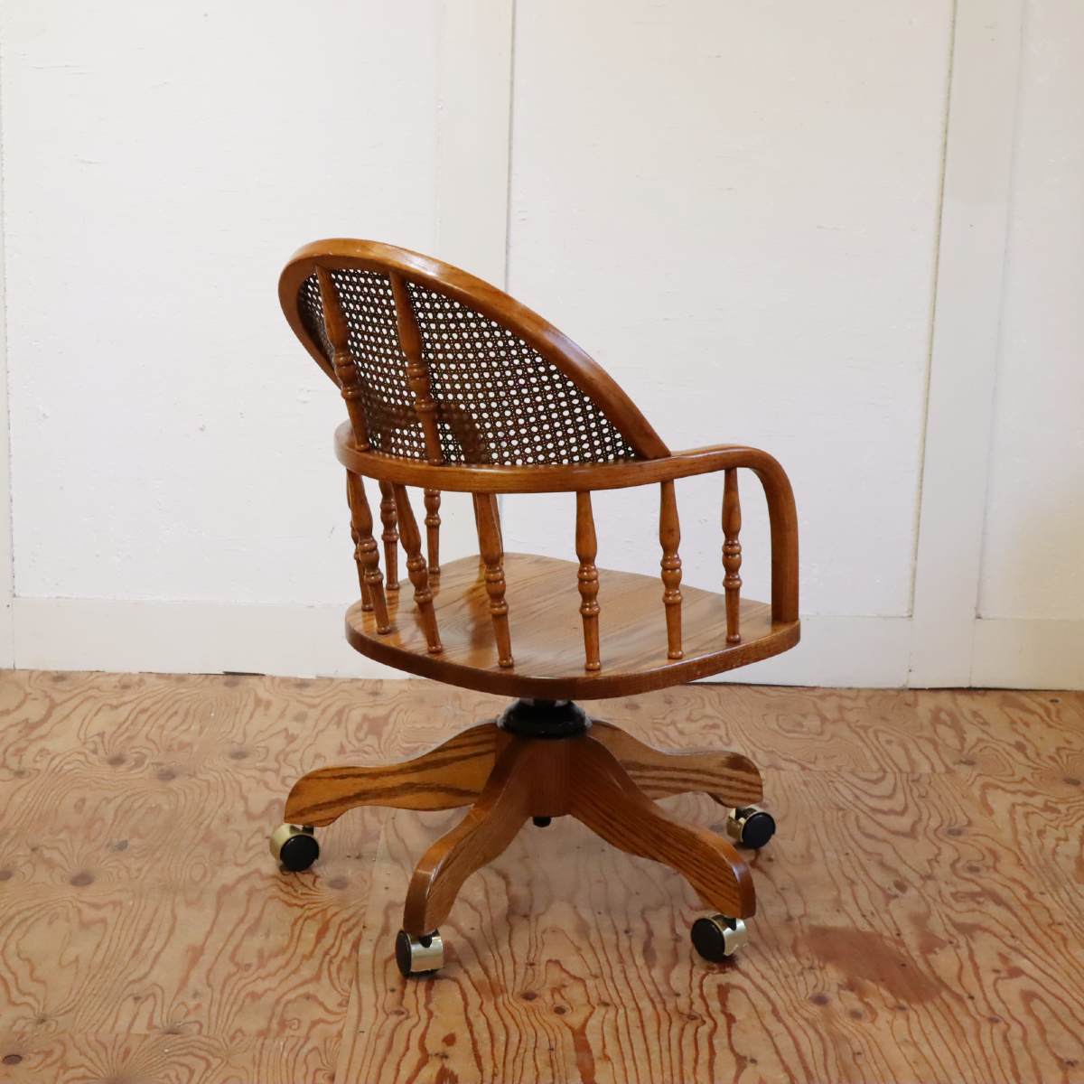 シンリ― / Shin-Lee デスクチェア アームチェア IDC大塚家具取り扱い 中古