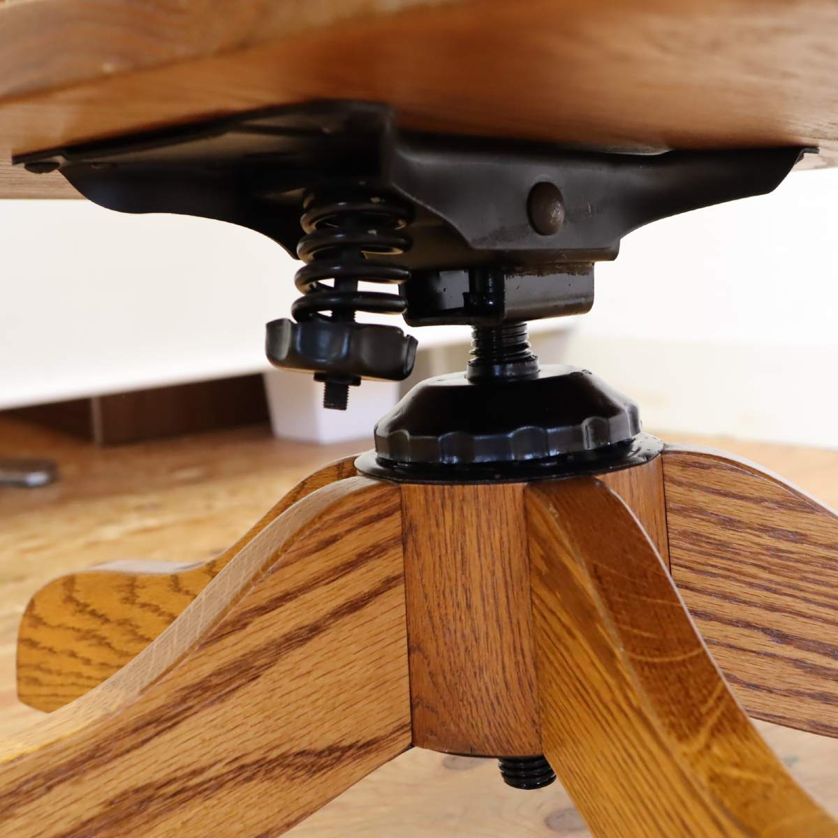 シンリ― / Shin-Lee デスクチェア アームチェア IDC大塚家具取り扱い 中古