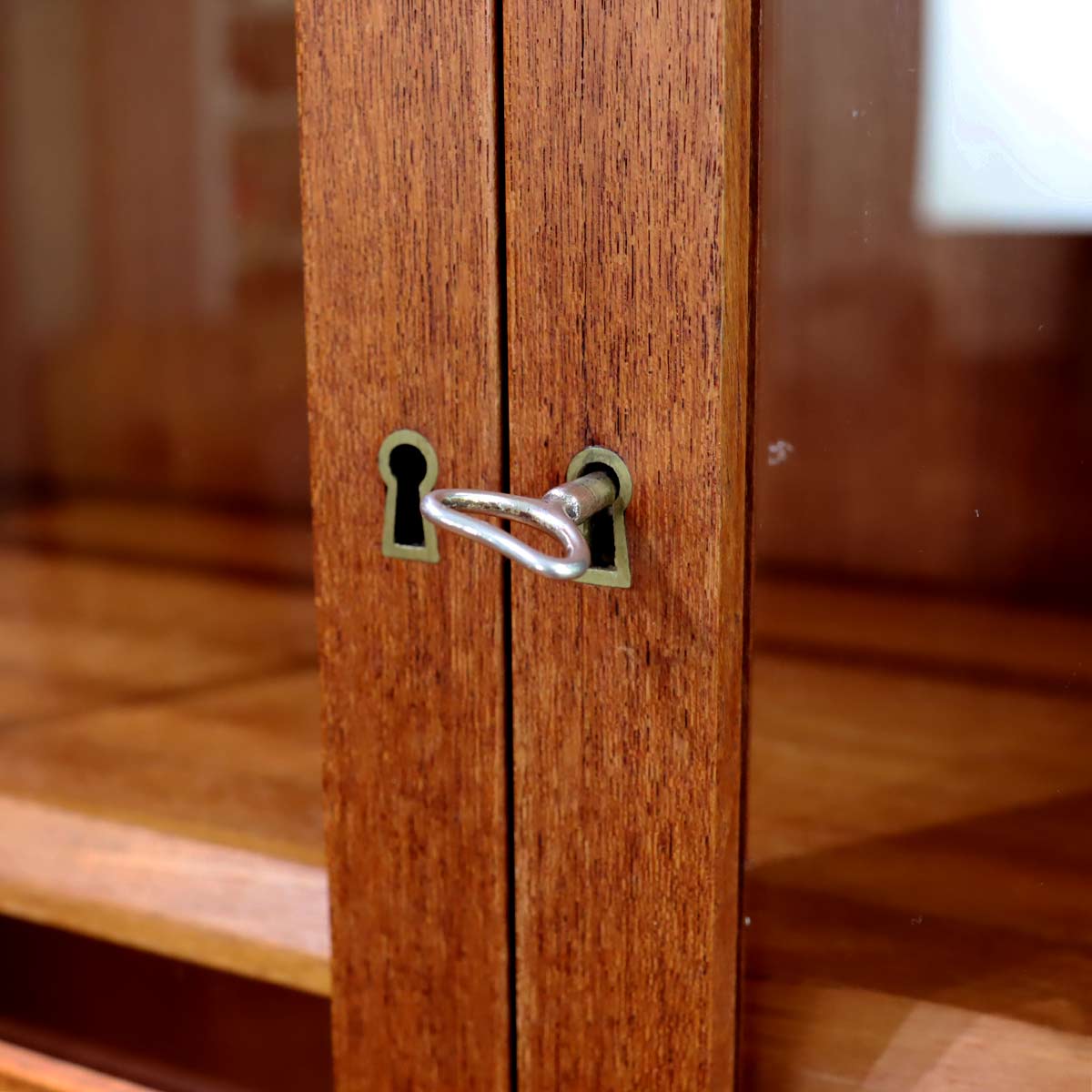 LYBY Mobler カップボード ディスプレイシェルフ 飾り棚 ガラス扉 デンマーク製 北欧家具 ヴィンテージ