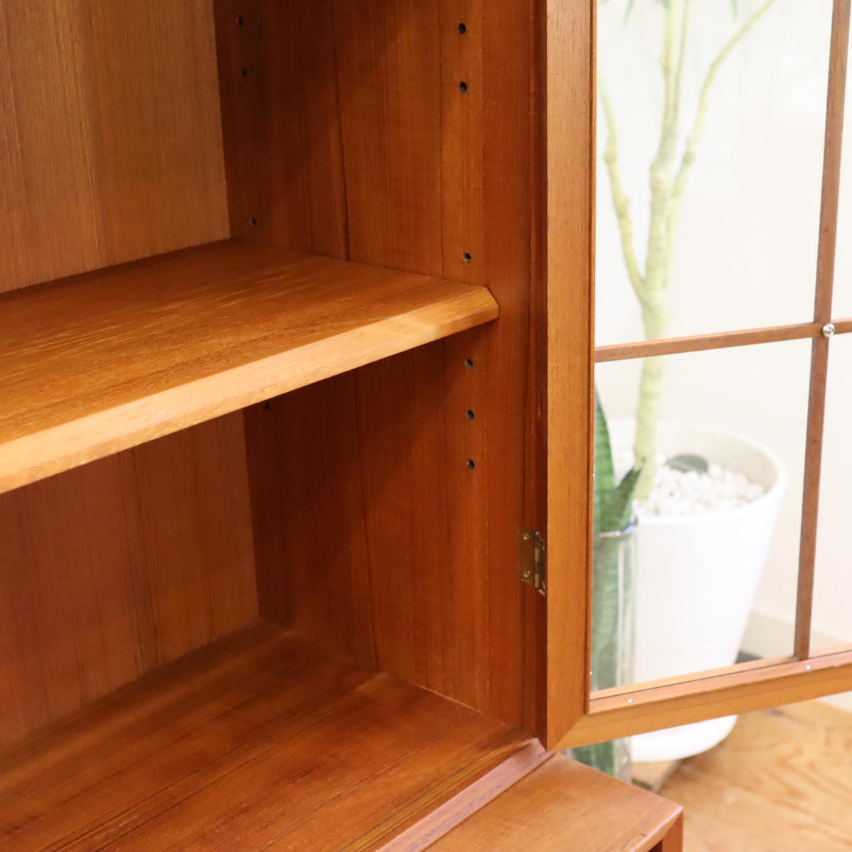 LYBY Mobler カップボード ディスプレイシェルフ 飾り棚 ガラス扉 デンマーク製 北欧家具 ヴィンテージ