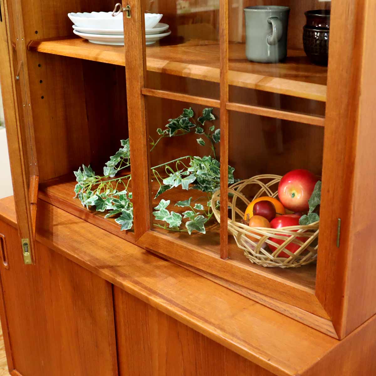 LYBY Mobler カップボード ディスプレイシェルフ 飾り棚 ガラス扉 デンマーク製 北欧家具 ヴィンテージ