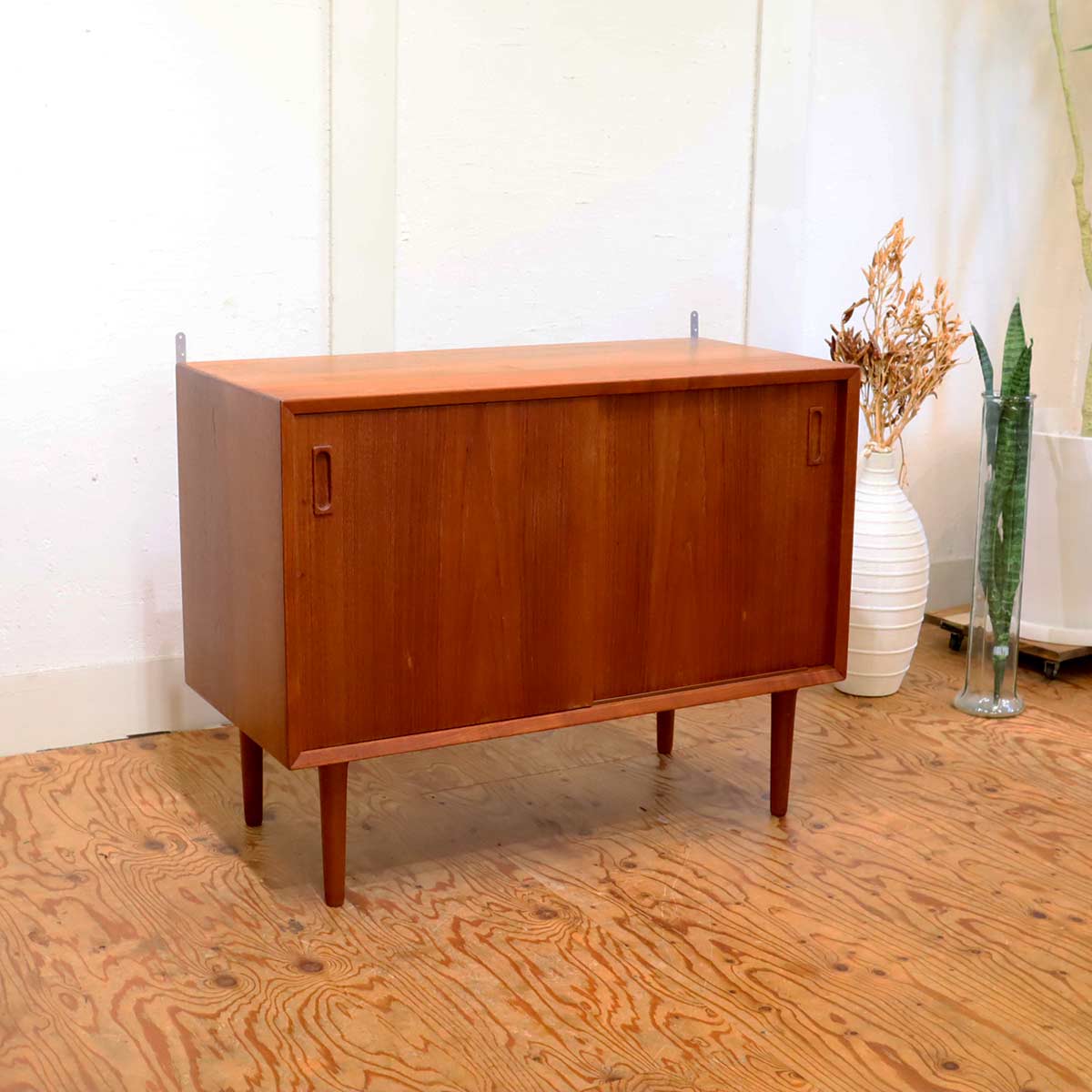 LYBY Mobler カップボード ディスプレイシェルフ 飾り棚 ガラス扉 デンマーク製 北欧家具 ヴィンテージ