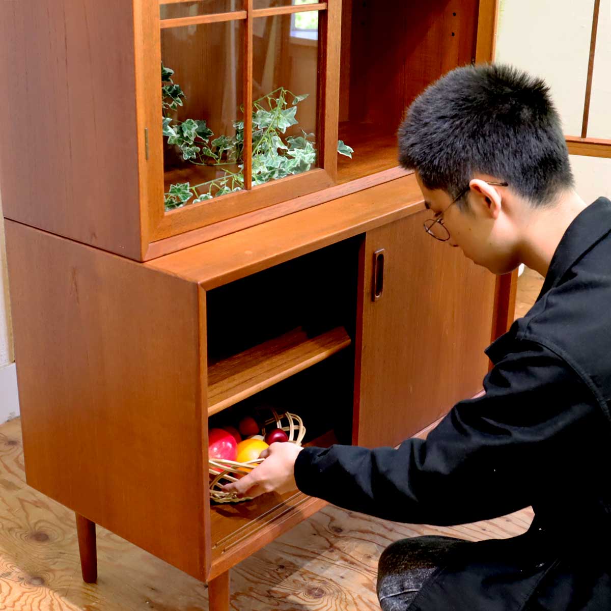 LYBY Mobler カップボード ディスプレイシェルフ 飾り棚 ガラス扉 デンマーク製 北欧家具 ヴィンテージ