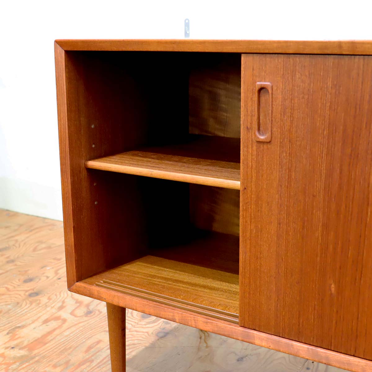 LYBY Mobler カップボード ディスプレイシェルフ 飾り棚 ガラス扉 デンマーク製 北欧家具 ヴィンテージ