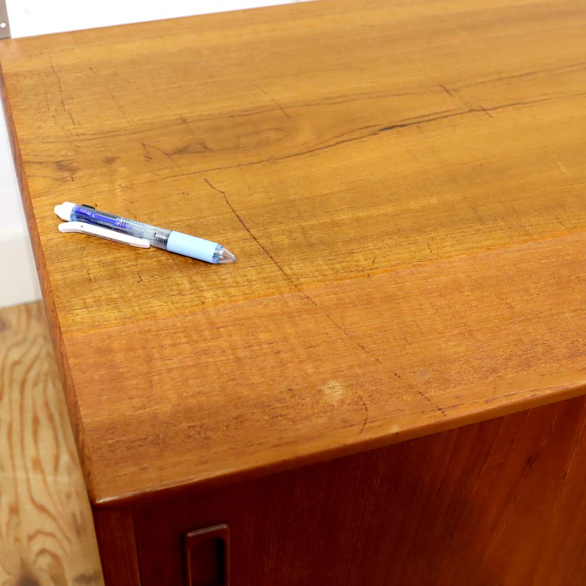 LYBY Mobler カップボード ディスプレイシェルフ 飾り棚 ガラス扉 デンマーク製 北欧家具 ヴィンテージ