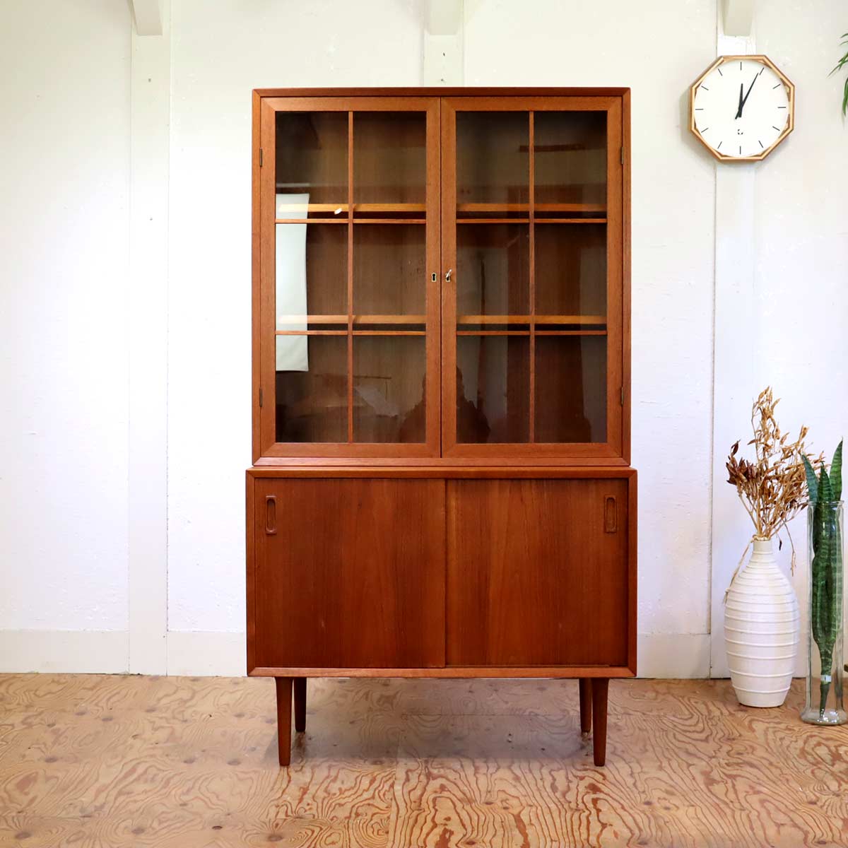 LYBY Mobler カップボード ディスプレイシェルフ 飾り棚 ガラス扉 デンマーク製 北欧家具 ヴィンテージ