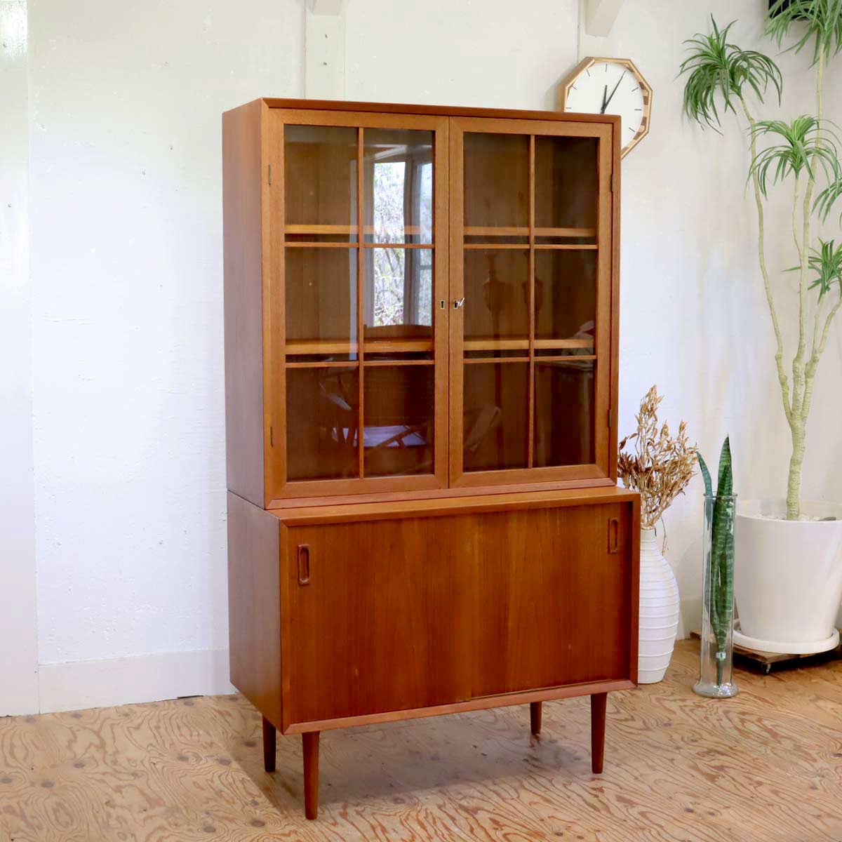 LYBY Mobler カップボード ディスプレイシェルフ 飾り棚 ガラス扉 デンマーク製 北欧家具 ヴィンテージ