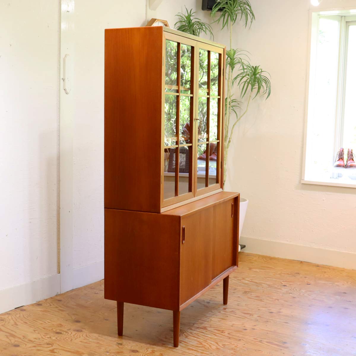 LYBY Mobler カップボード ディスプレイシェルフ 飾り棚 ガラス扉 デンマーク製 北欧家具 ヴィンテージ