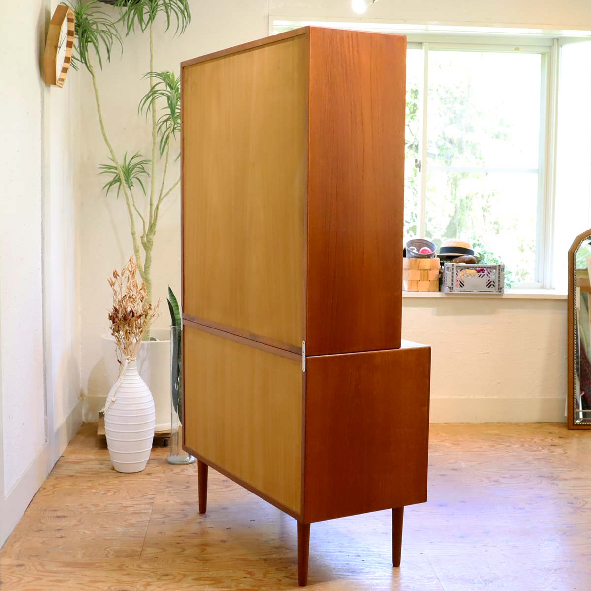 LYBY Mobler カップボード ディスプレイシェルフ 飾り棚 ガラス扉 デンマーク製 北欧家具 ヴィンテージ