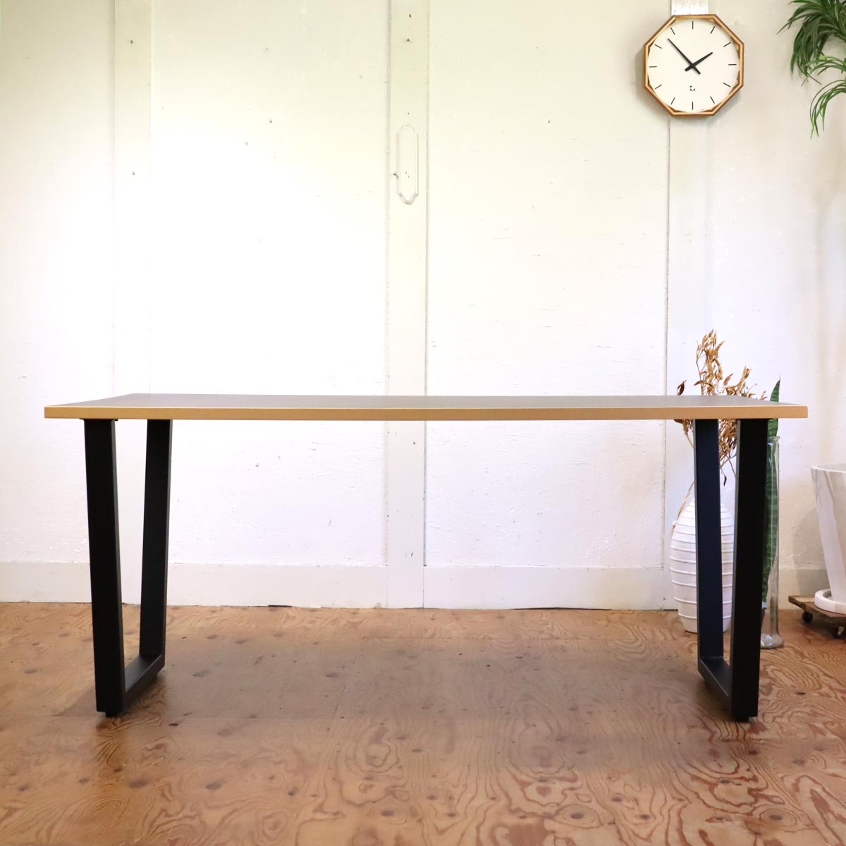 Kanademono / 金物家具のかなでもの THE TABLE リノリウム MAUVE TRAPEZOID Black Steel ダイニングテーブル  中古