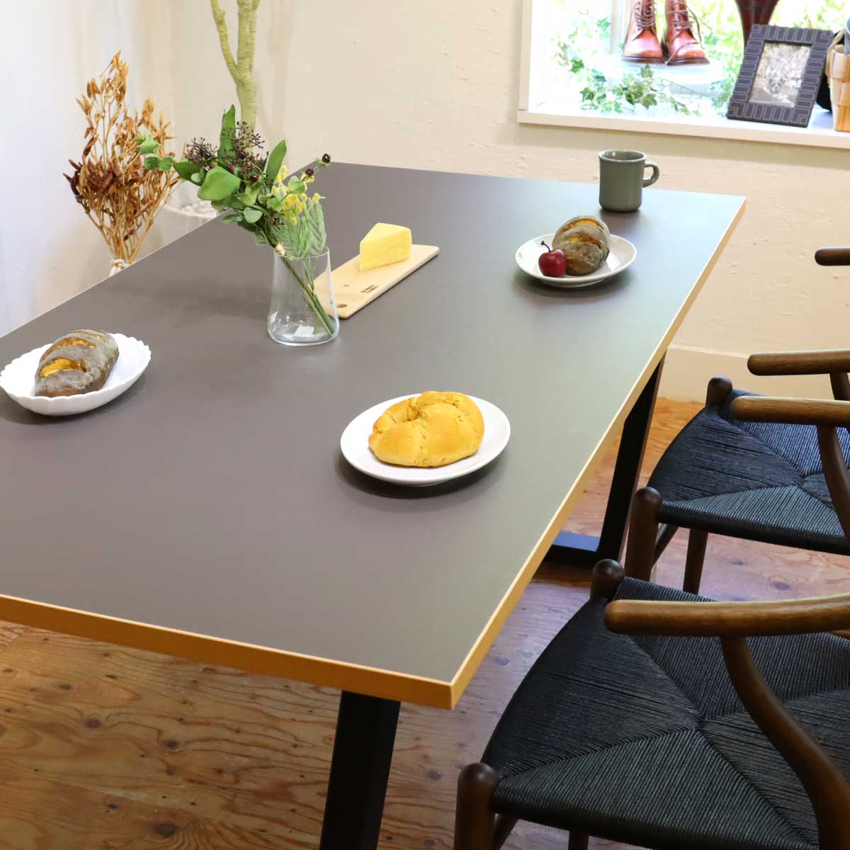 Kanademono / 金物家具のかなでもの THE TABLE リノリウム MAUVE TRAPEZOID Black Steel ダイニングテーブル  中古