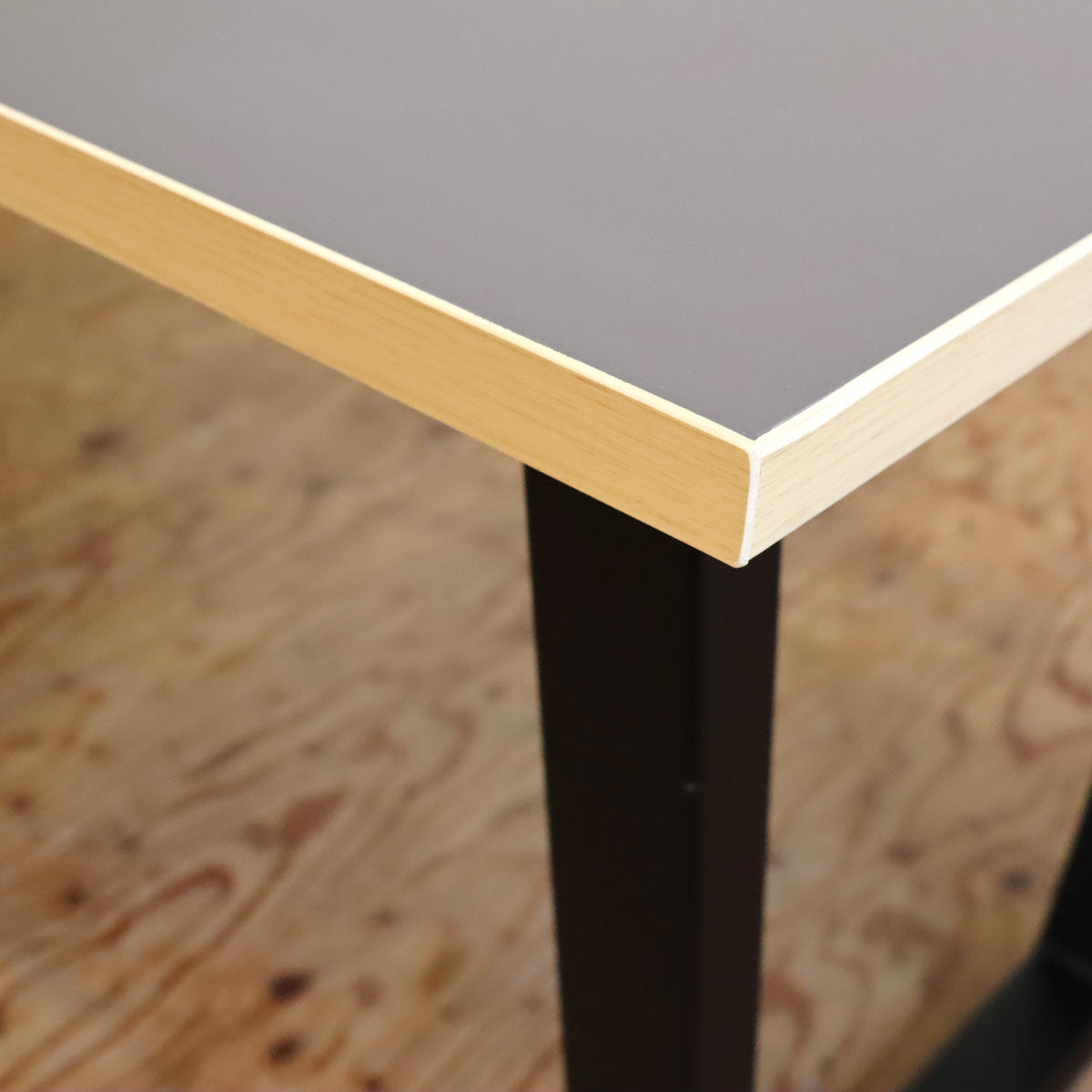 Kanademono / 金物家具のかなでもの THE TABLE リノリウム MAUVE TRAPEZOID Black Steel ダイニングテーブル  中古