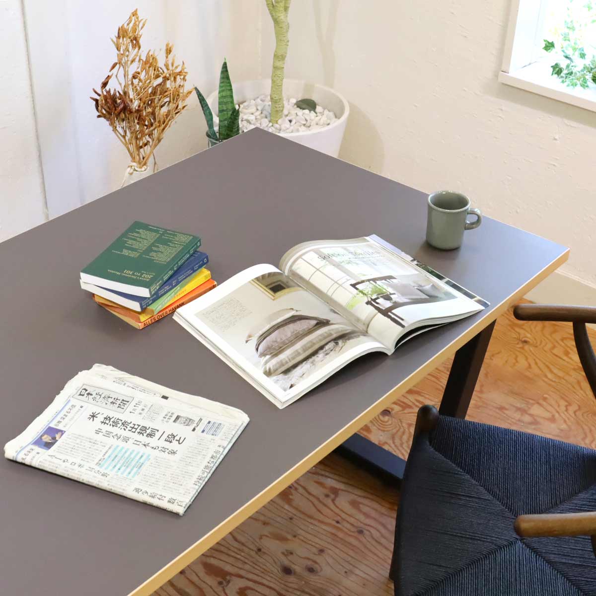 Kanademono / 金物家具のかなでもの THE TABLE リノリウム MAUVE TRAPEZOID Black Steel ダイニングテーブル  中古