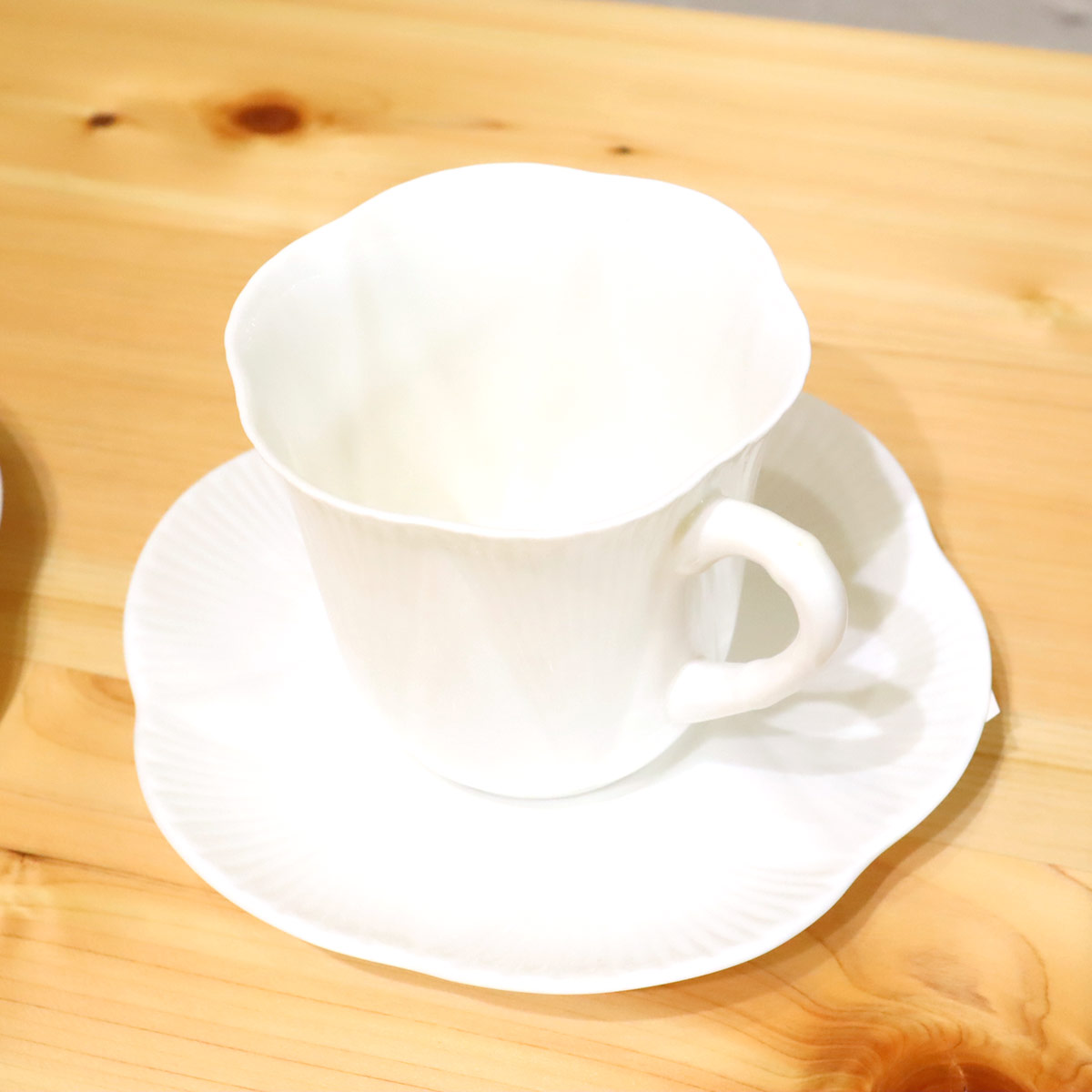 シェリー / shelley デインティホワイト  カップ&ソーサー&プレート トリオ  イギリス製 ヴィンテージ