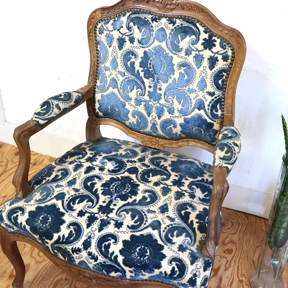クラシカル アームチェア 【1】 ヴィンテージ ロココ 猫脚 鋲打ち ブルー