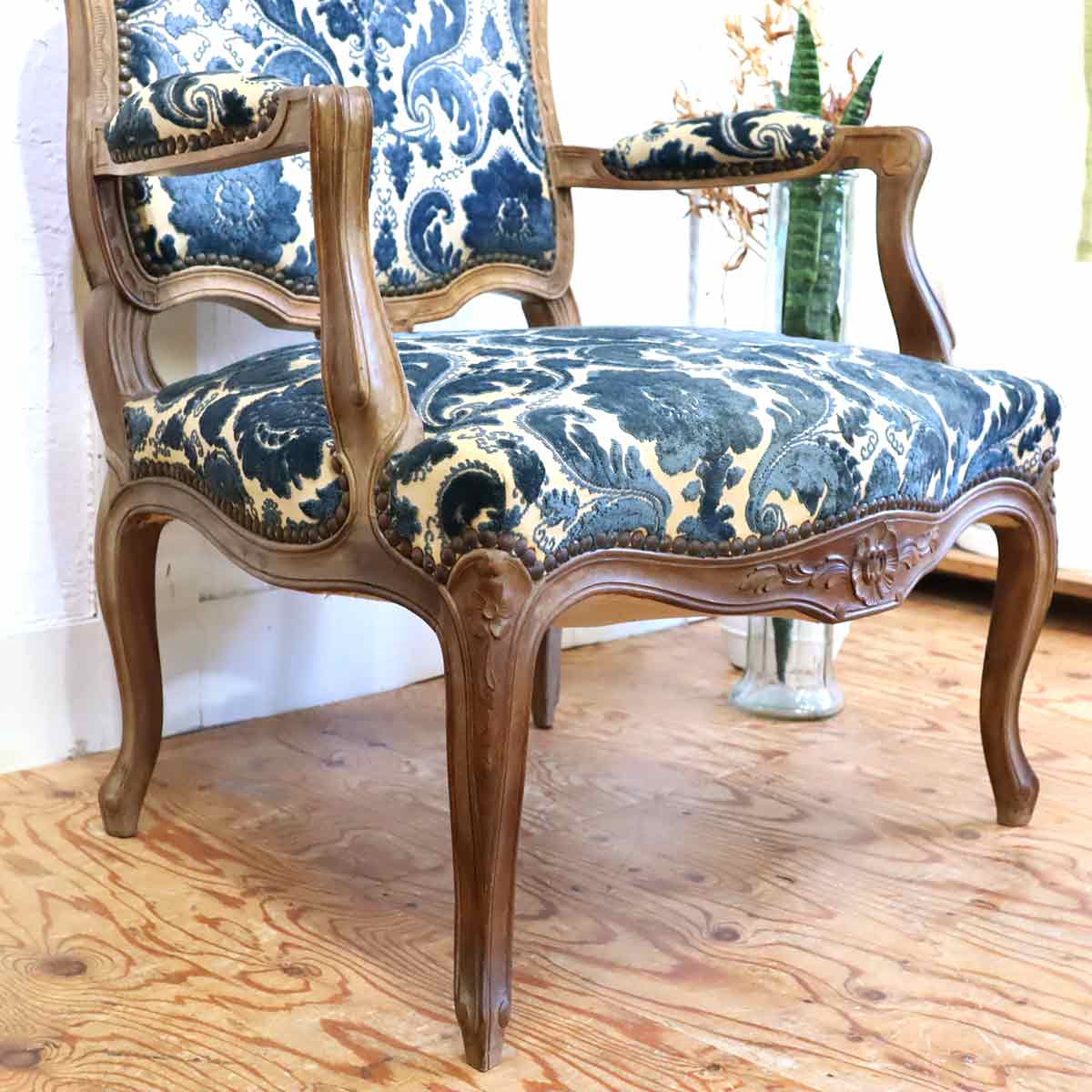 クラシカル アームチェア 【1】 ヴィンテージ ロココ 猫脚 鋲打ち ブルー