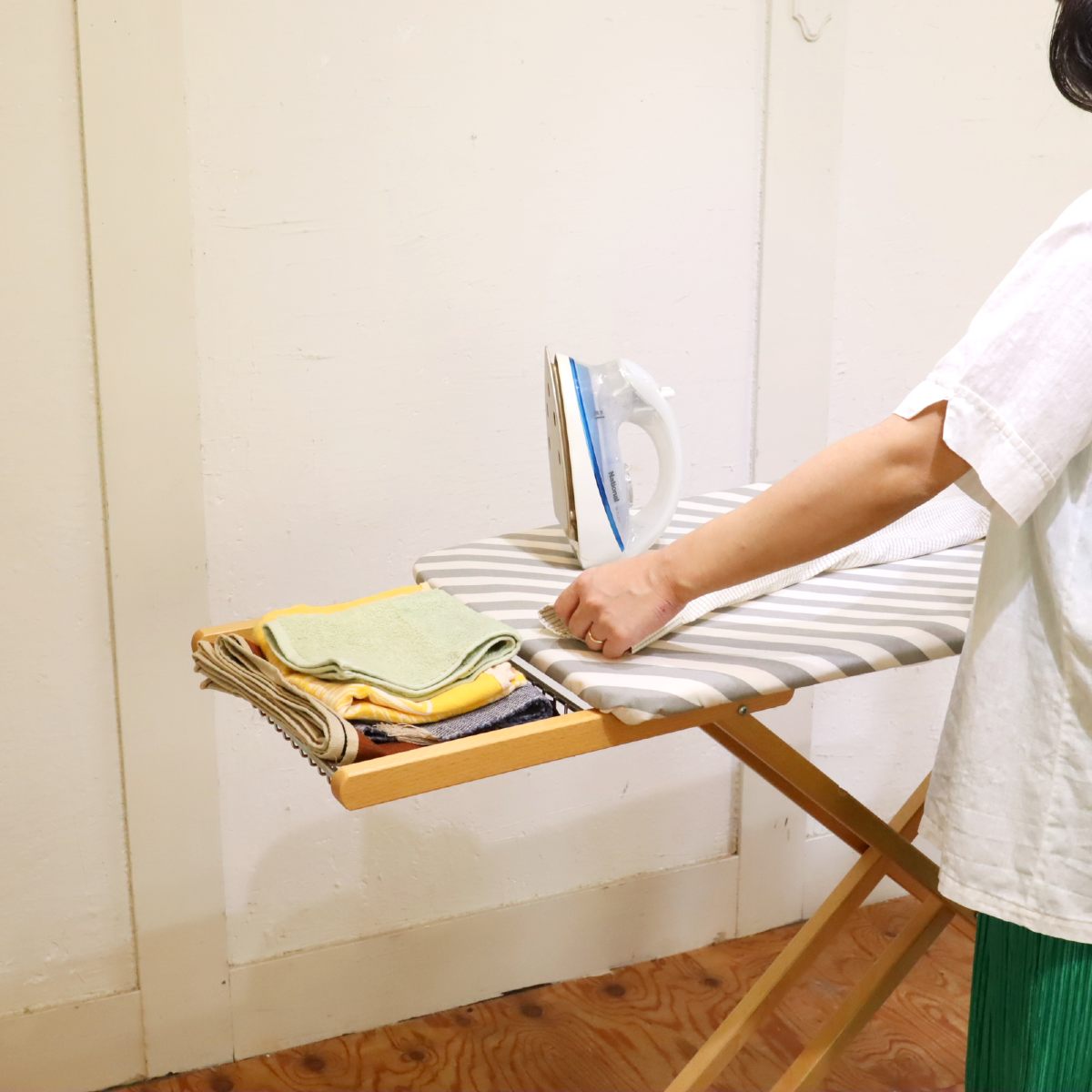 アリス / aris アイロン台 スタンド式大型アイロン台 住宅展示場展示品