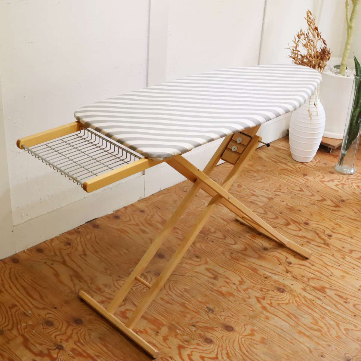 アリス / aris アイロン台 スタンド式大型アイロン台 住宅展示場展示品