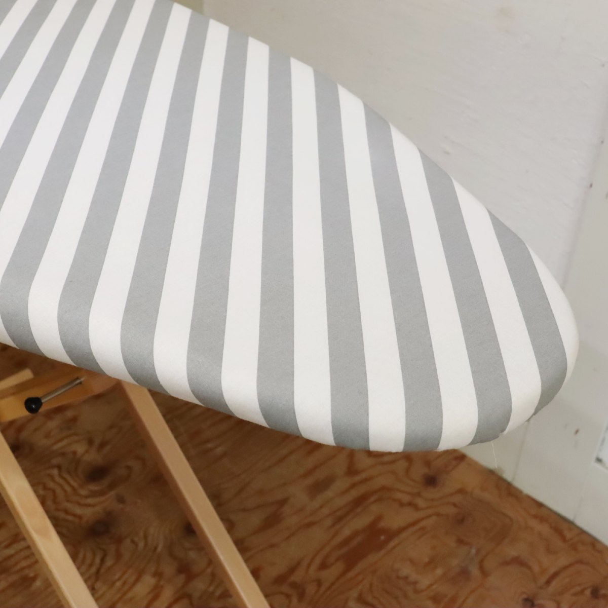 アリス / aris アイロン台 スタンド式大型アイロン台 住宅展示場展示品