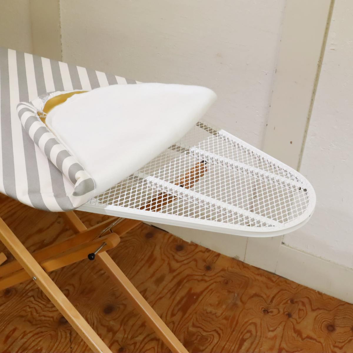アリス / aris アイロン台 スタンド式大型アイロン台 住宅展示場展示品