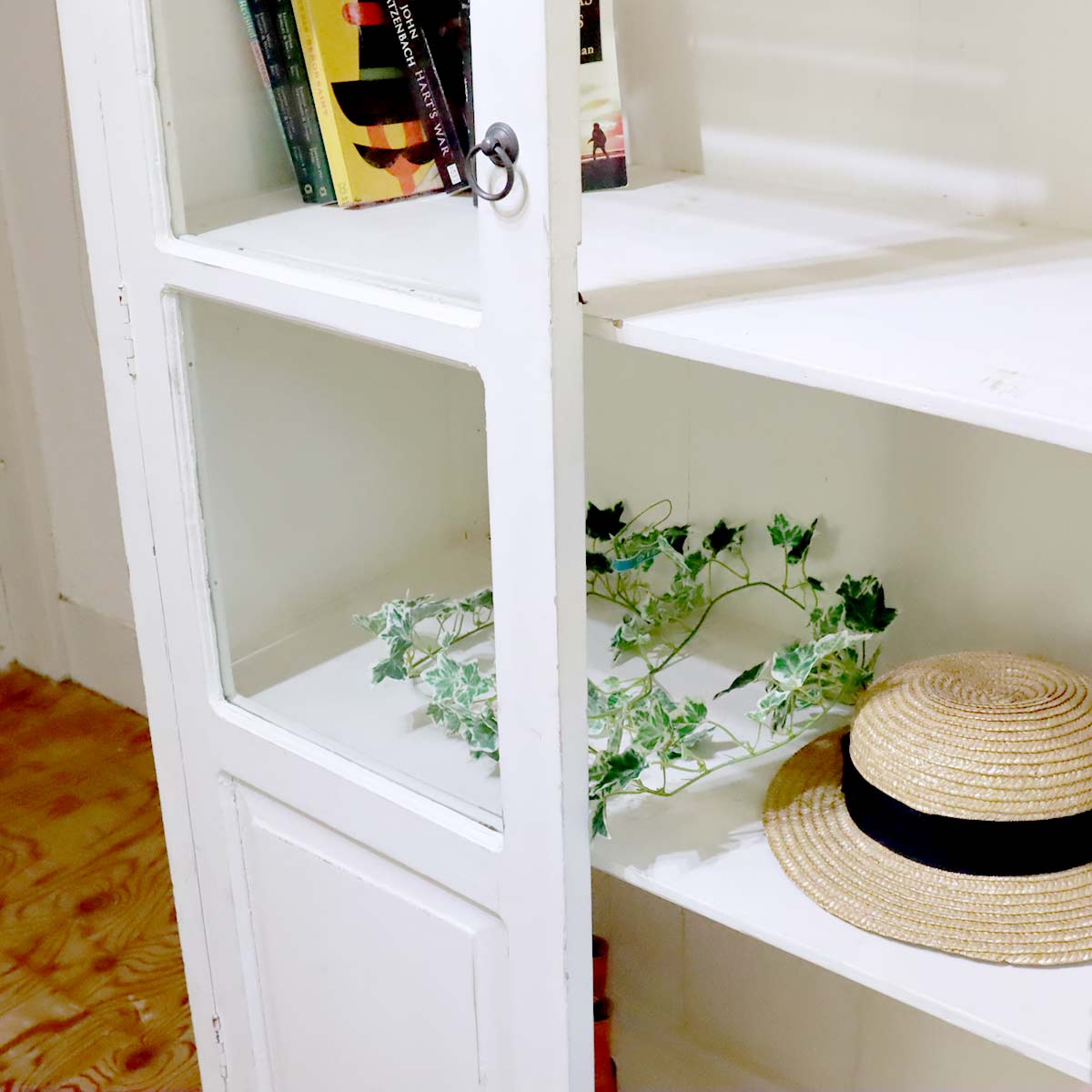 ブックシェルフ カップボード 本棚 食器棚 シャビー ホワイト 中古